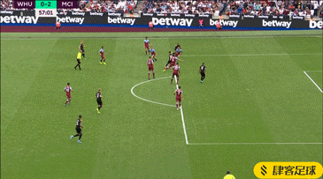 利物浦切尔西双双翻车，阿森纳笑纳5分大礼，争冠只剩两支队？