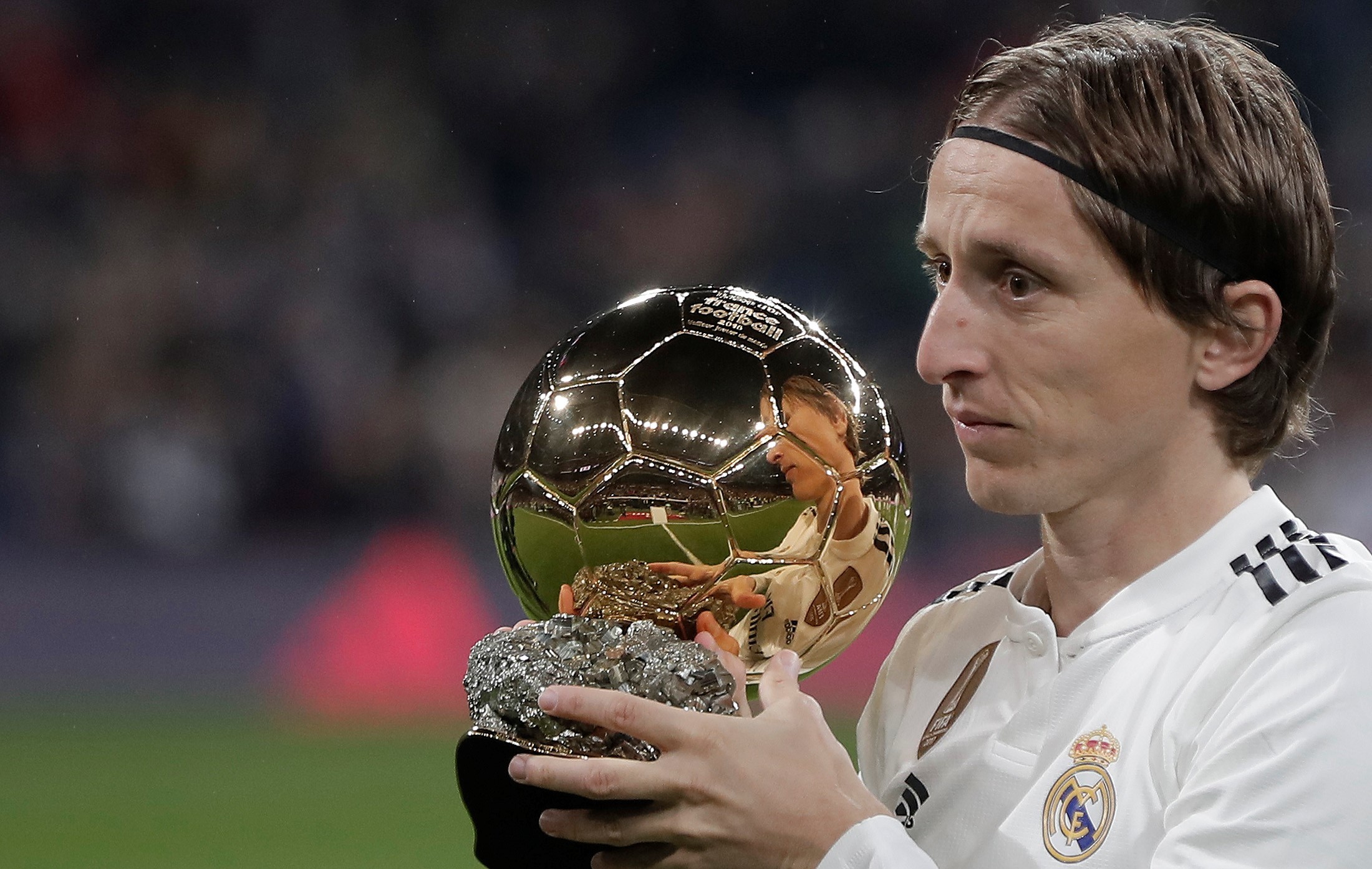 记者：为备战世界杯将继续留在墨超，J罗正与美洲狮队谈判